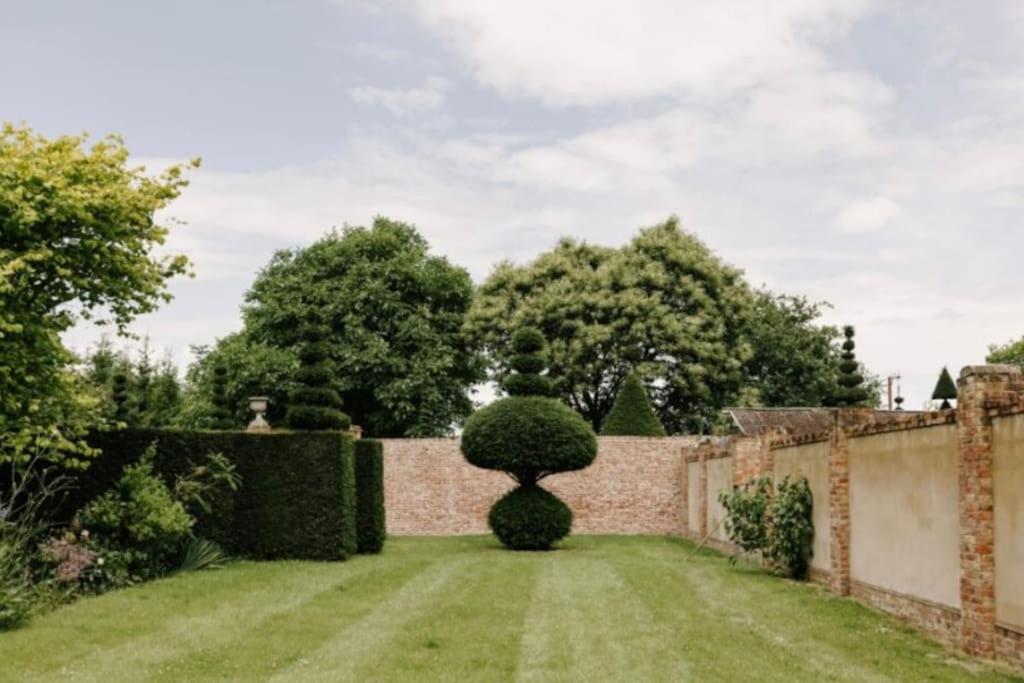 Cressy Hall - Historic Grade II Listed Manor, Gorgeous Topiary Garden Gosberton Exterior foto