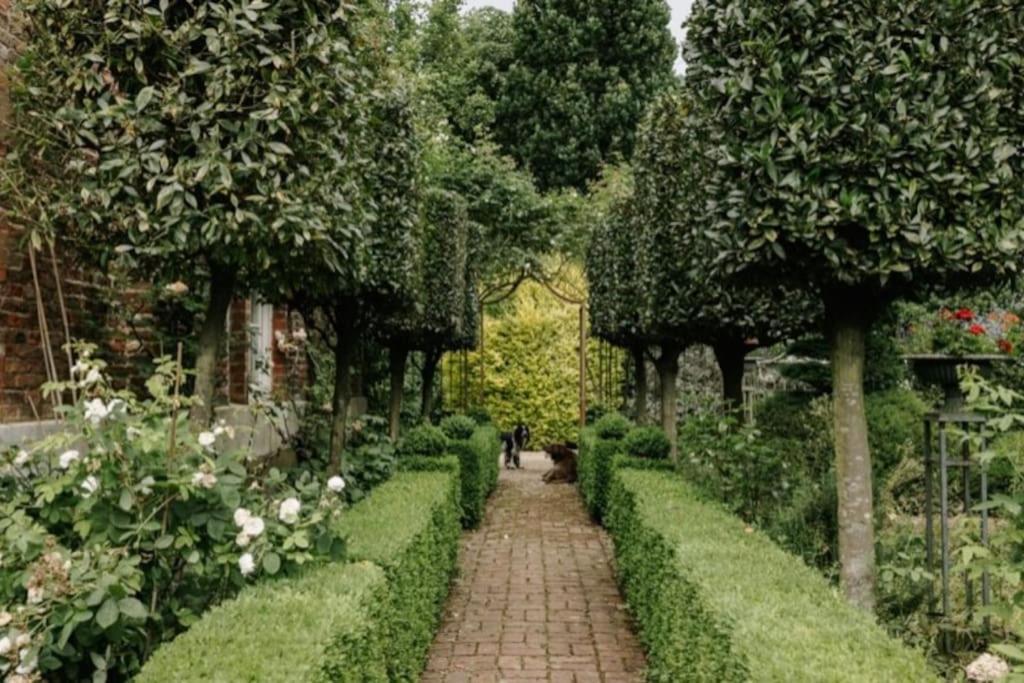 Cressy Hall - Historic Grade II Listed Manor, Gorgeous Topiary Garden Gosberton Exterior foto